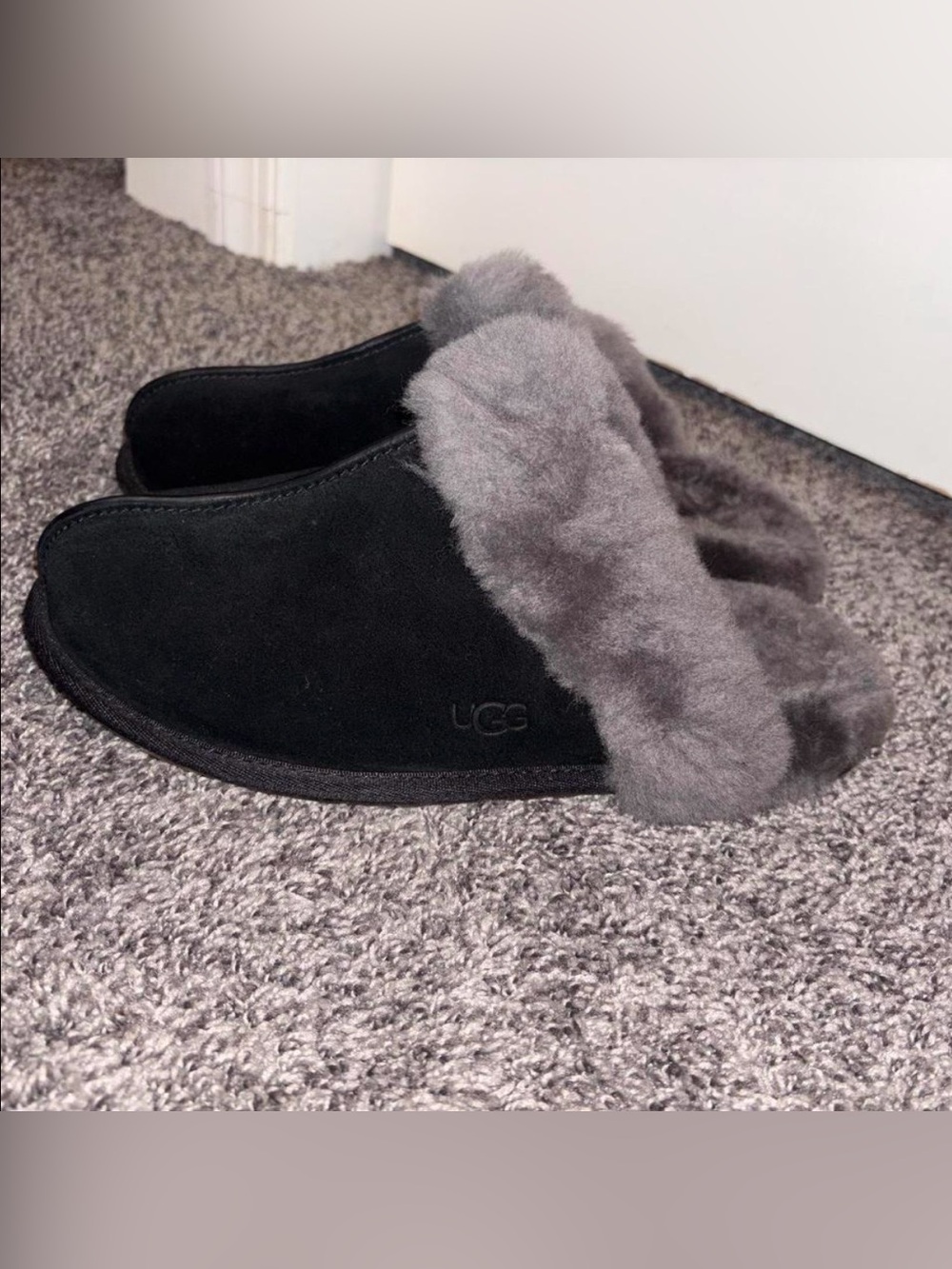 Ugg Scuffette ll Slippers Black Size 9 Like New!